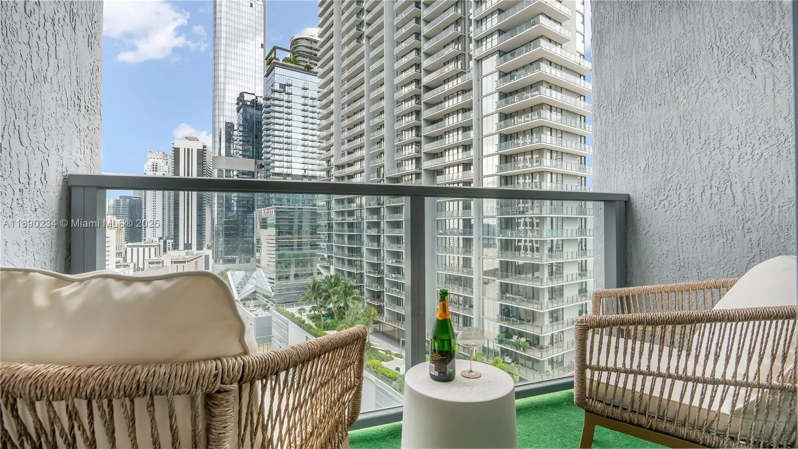 31 SE 6th St, #2203