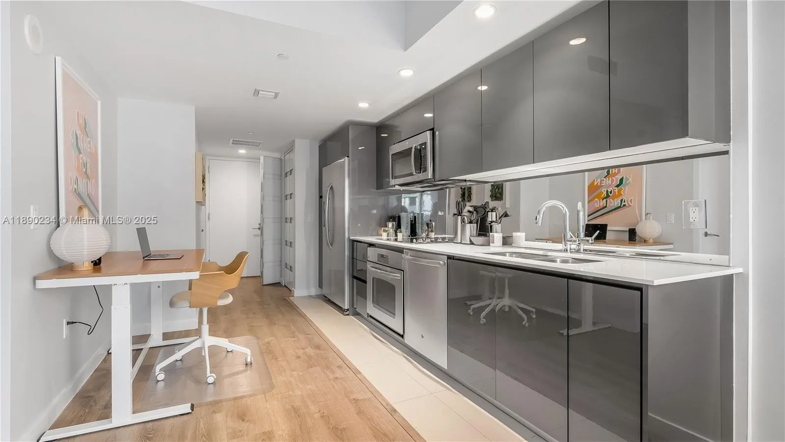 31 SE 6th St, #2203