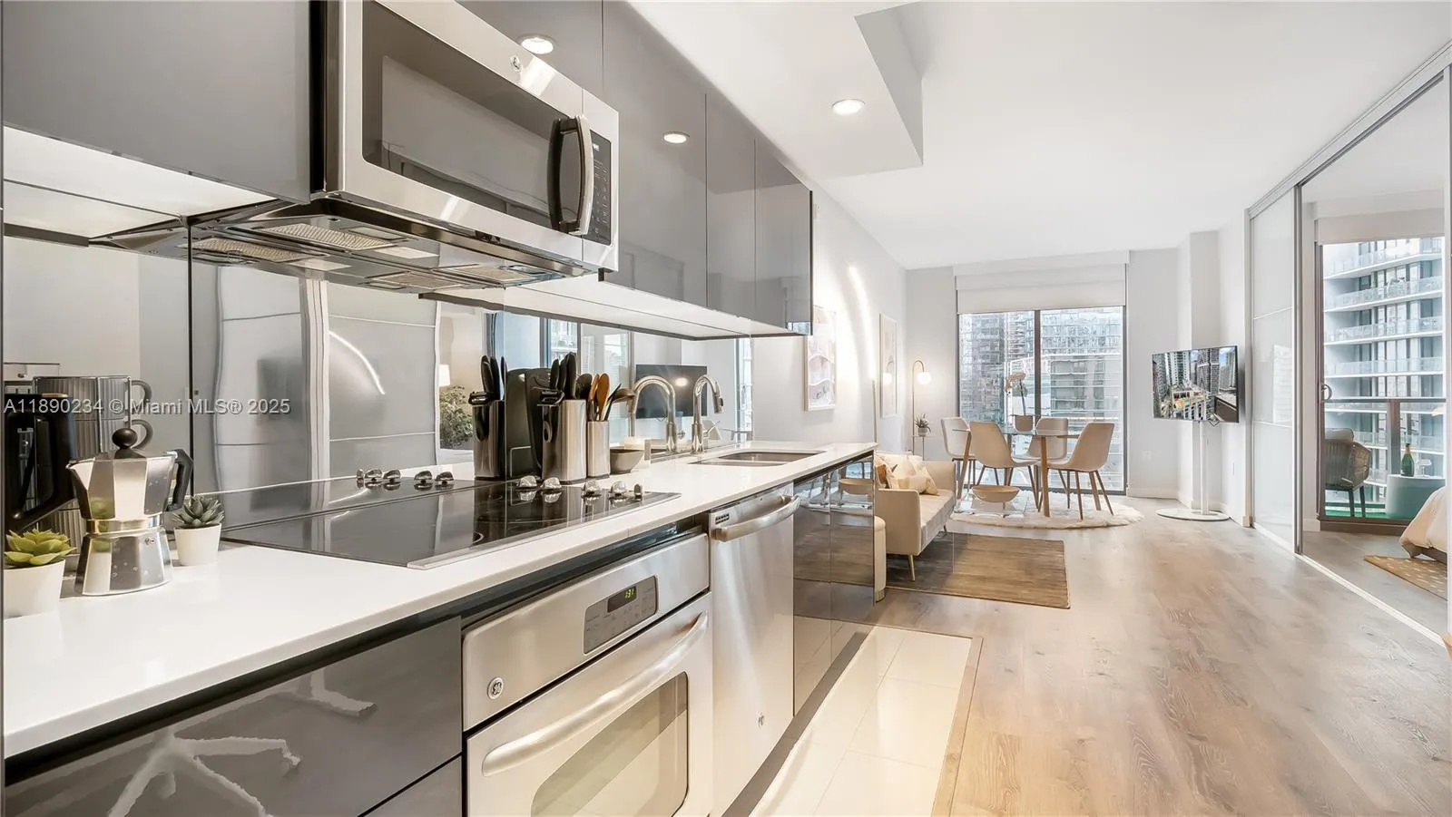 31 SE 6th St, #2203