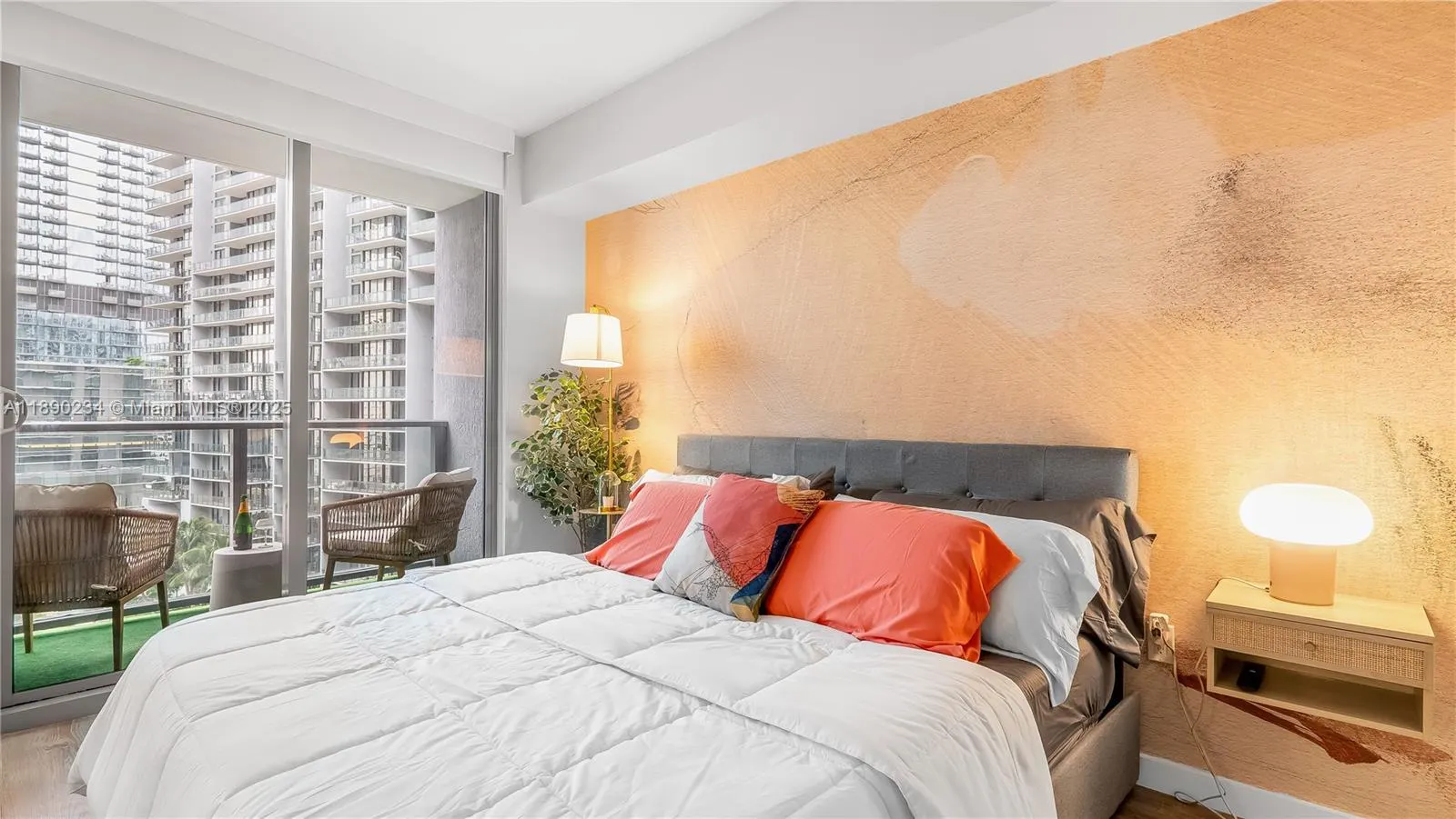 31 SE 6th St, #2203