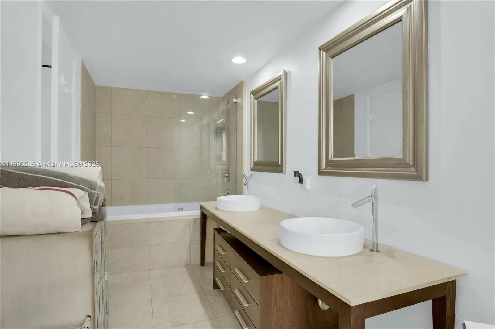 475 Brickell Ave, #4711