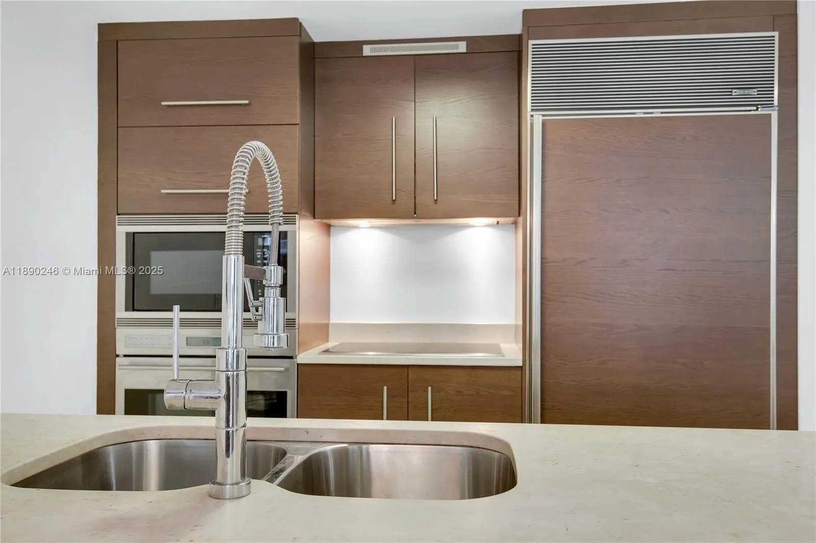 475 Brickell Ave, #4711