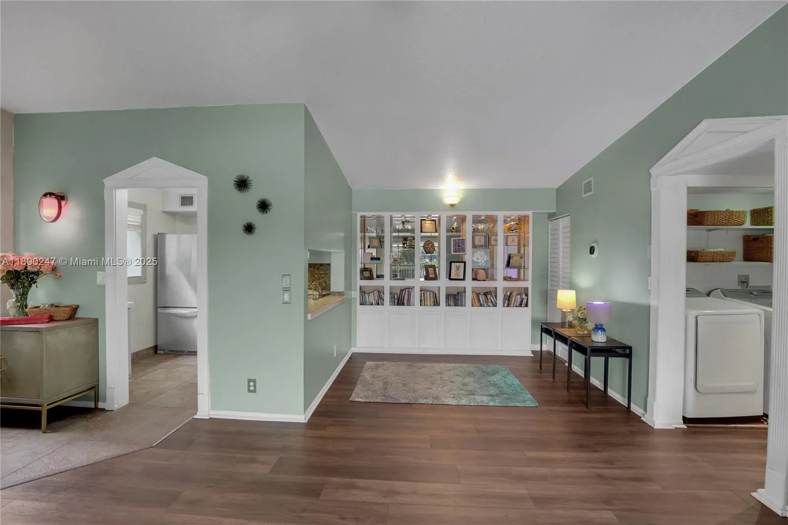 2737 S Oakland Forest Dr, #204