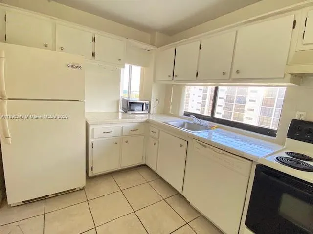 16919 N Bay Rd, #919
