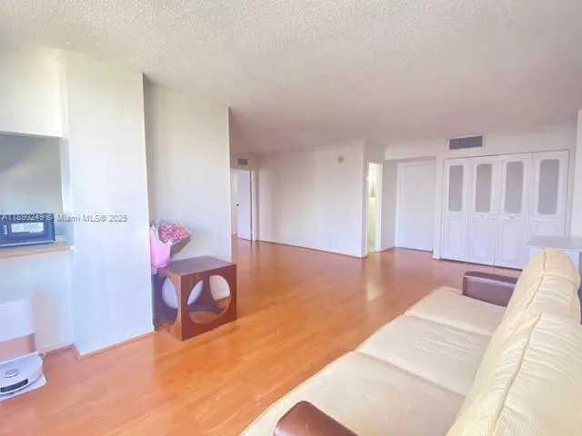 16919 N Bay Rd, #919