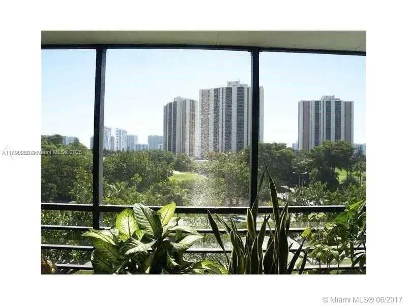 20400 W Country Club Dr, #410