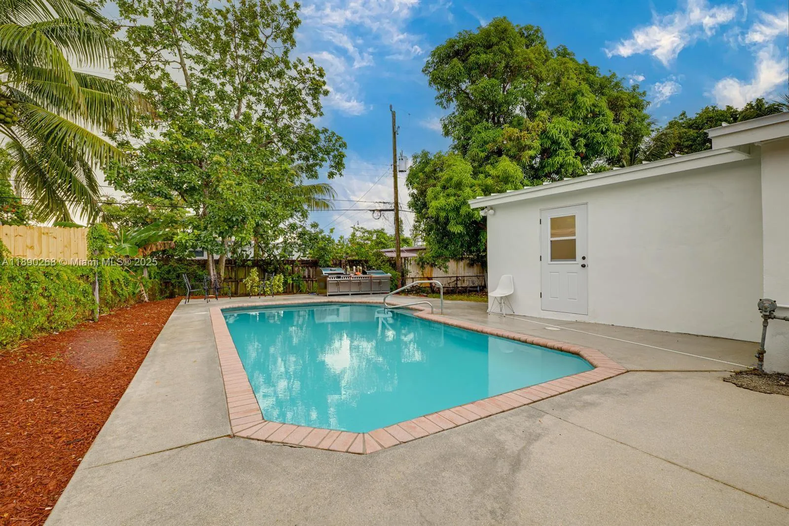 1251 NE 41st Dr