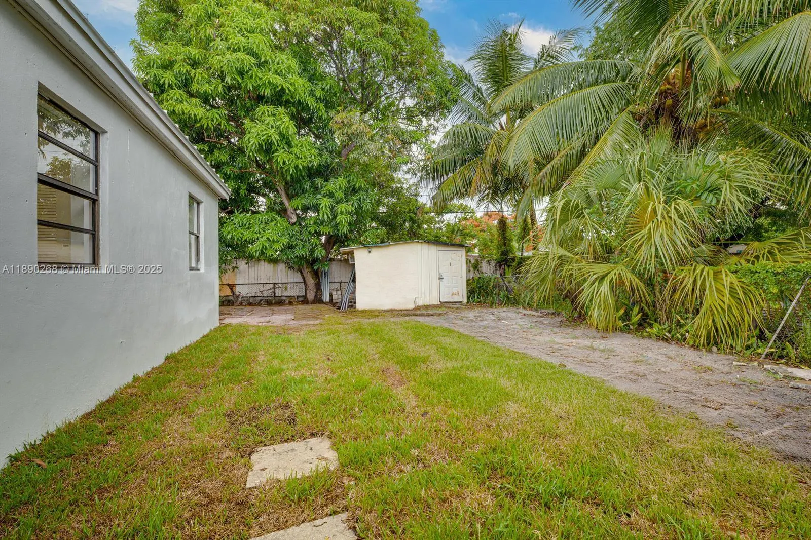 1251 NE 41st Dr