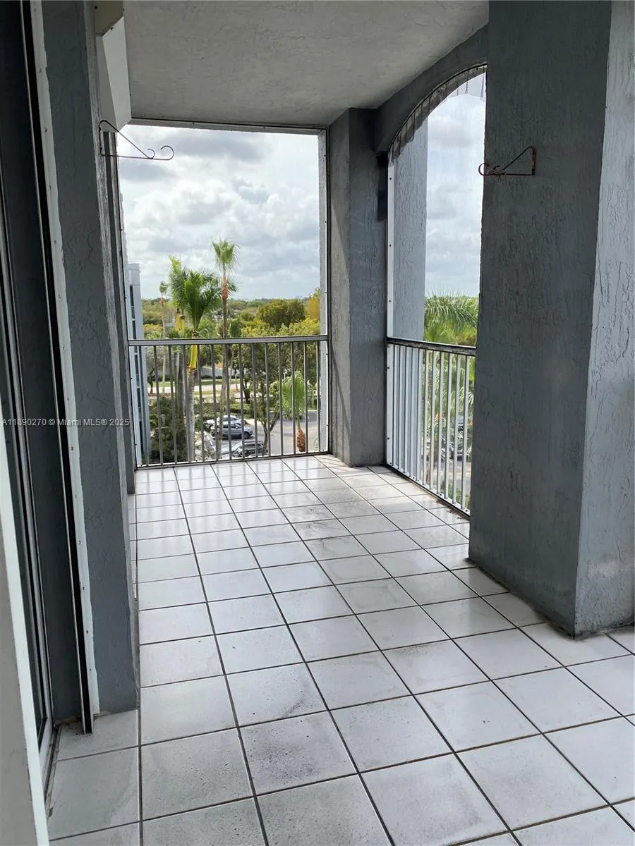 9725 NW 52nd St, #522