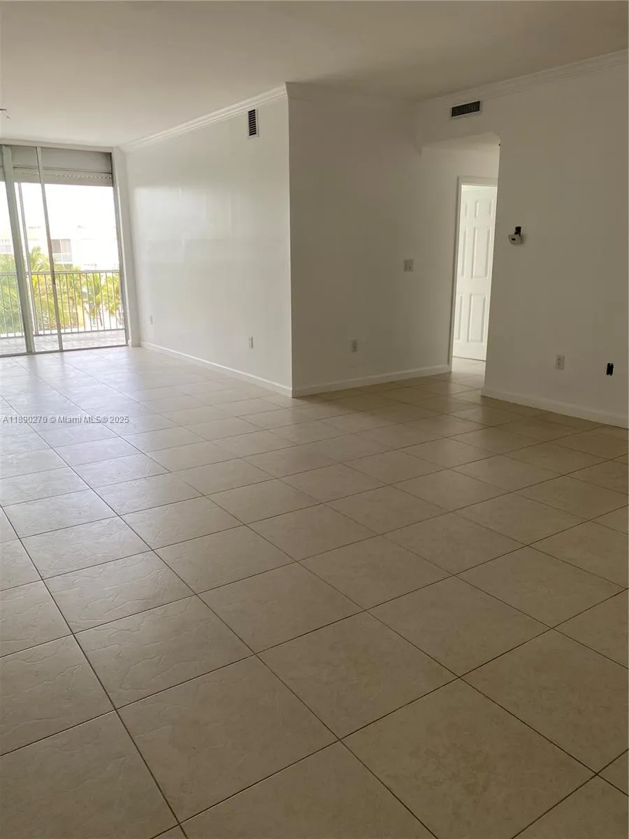 9725 NW 52nd St, #522