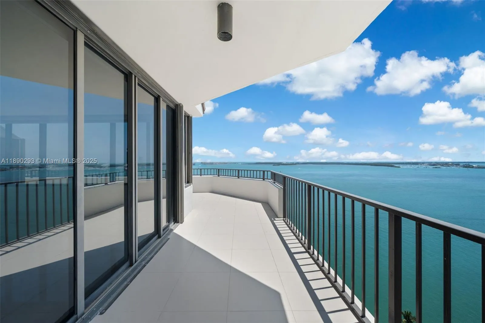 520 Brickell Key Dr, #UPH-03