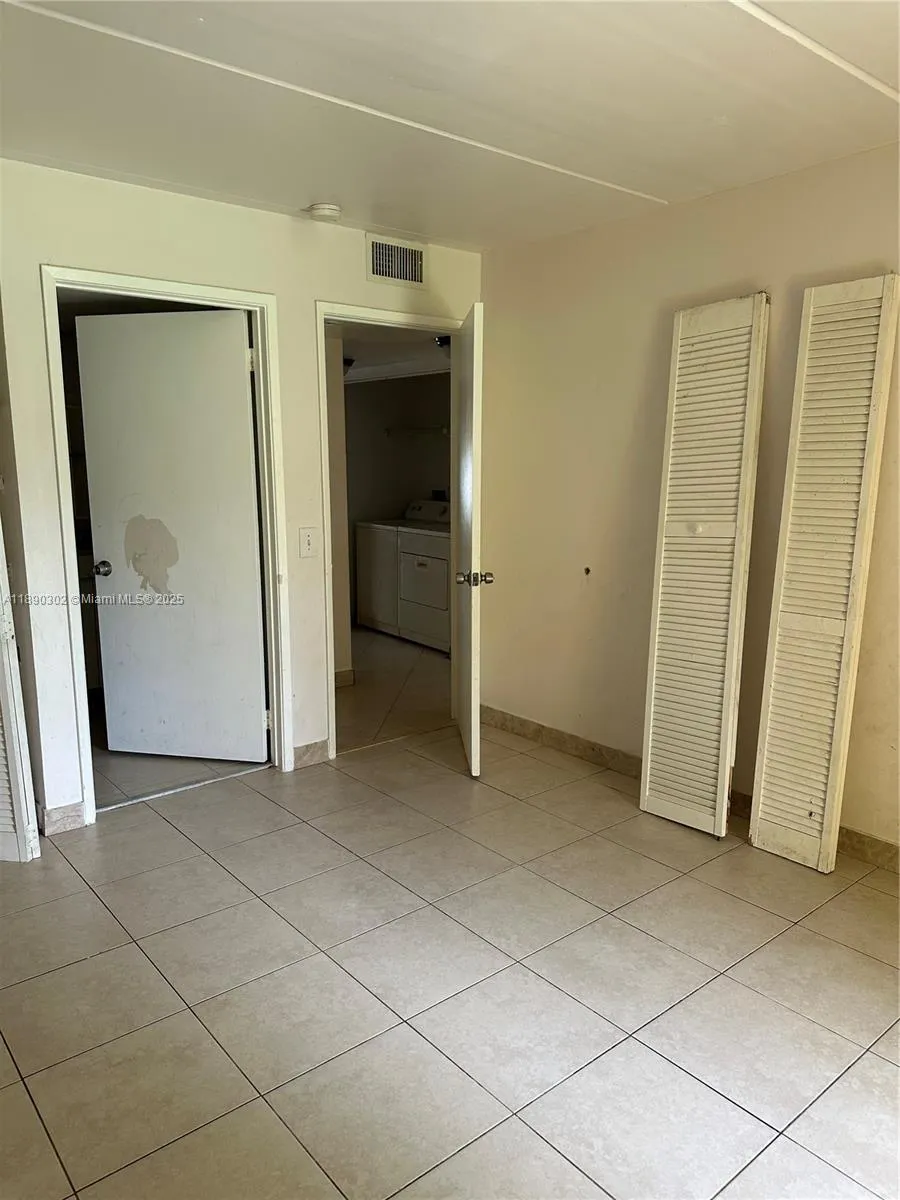 805 Meadows Cir, #805