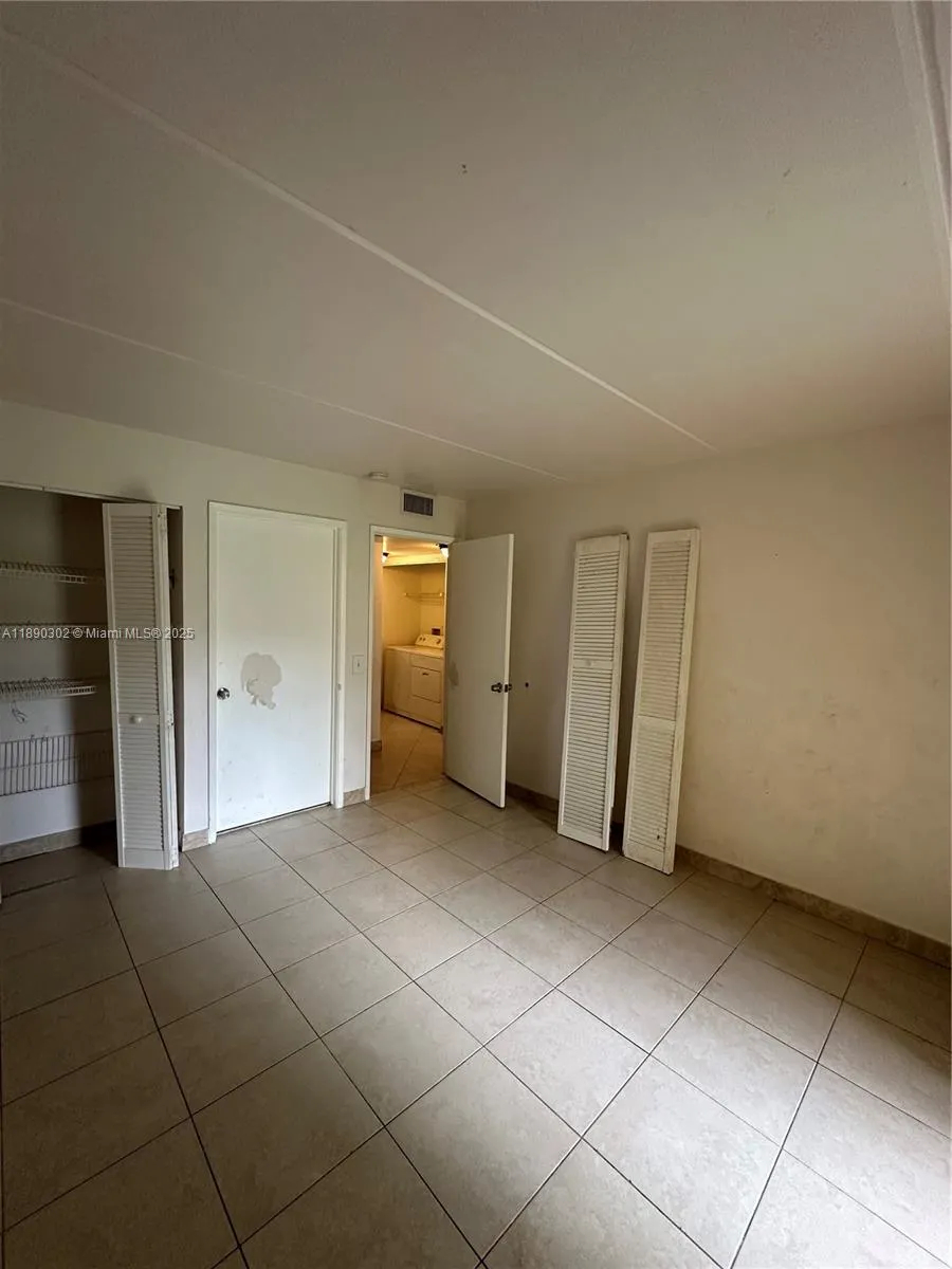 805 Meadows Cir, #805