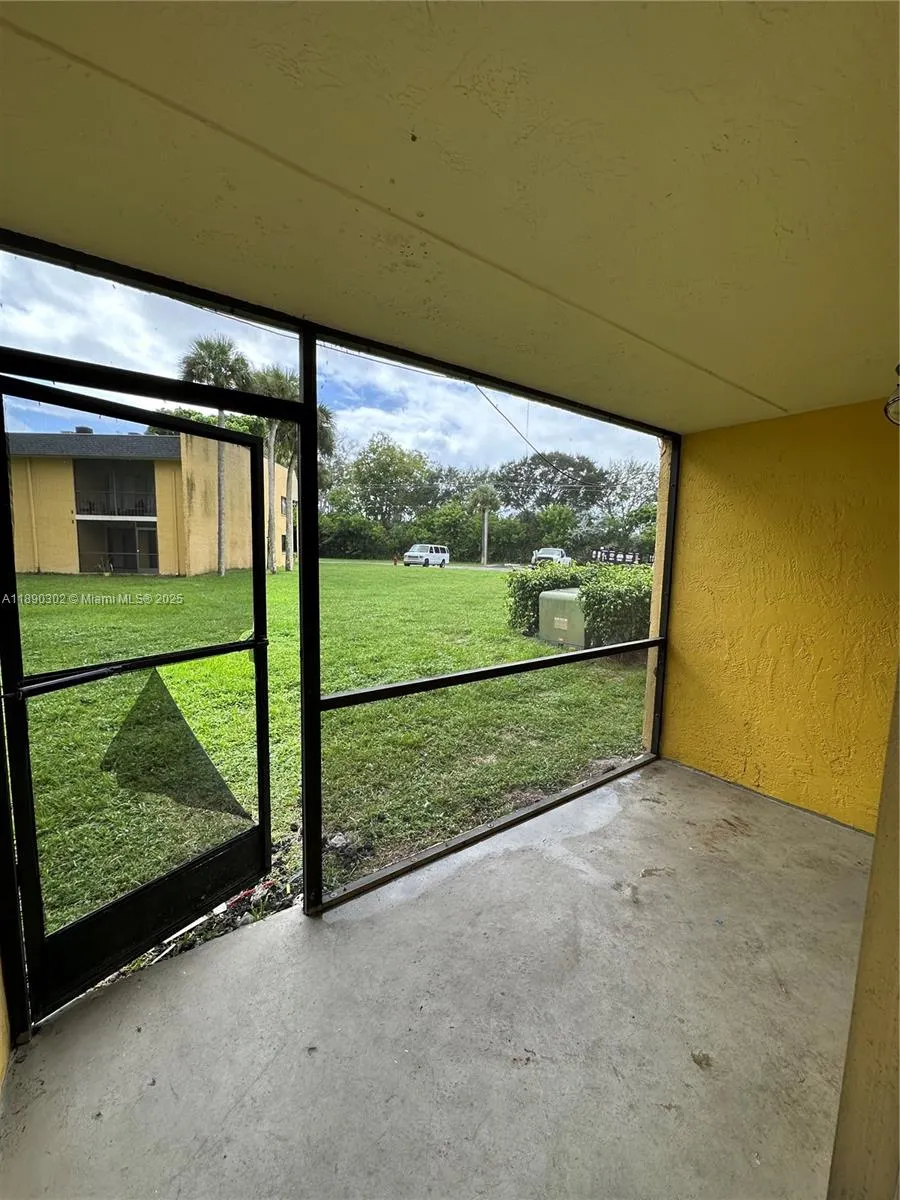 805 Meadows Cir, #805