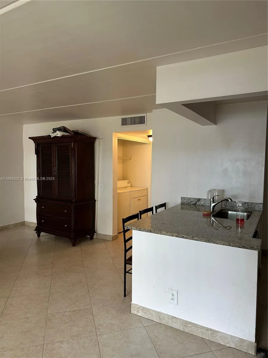 805 Meadows Cir, #805