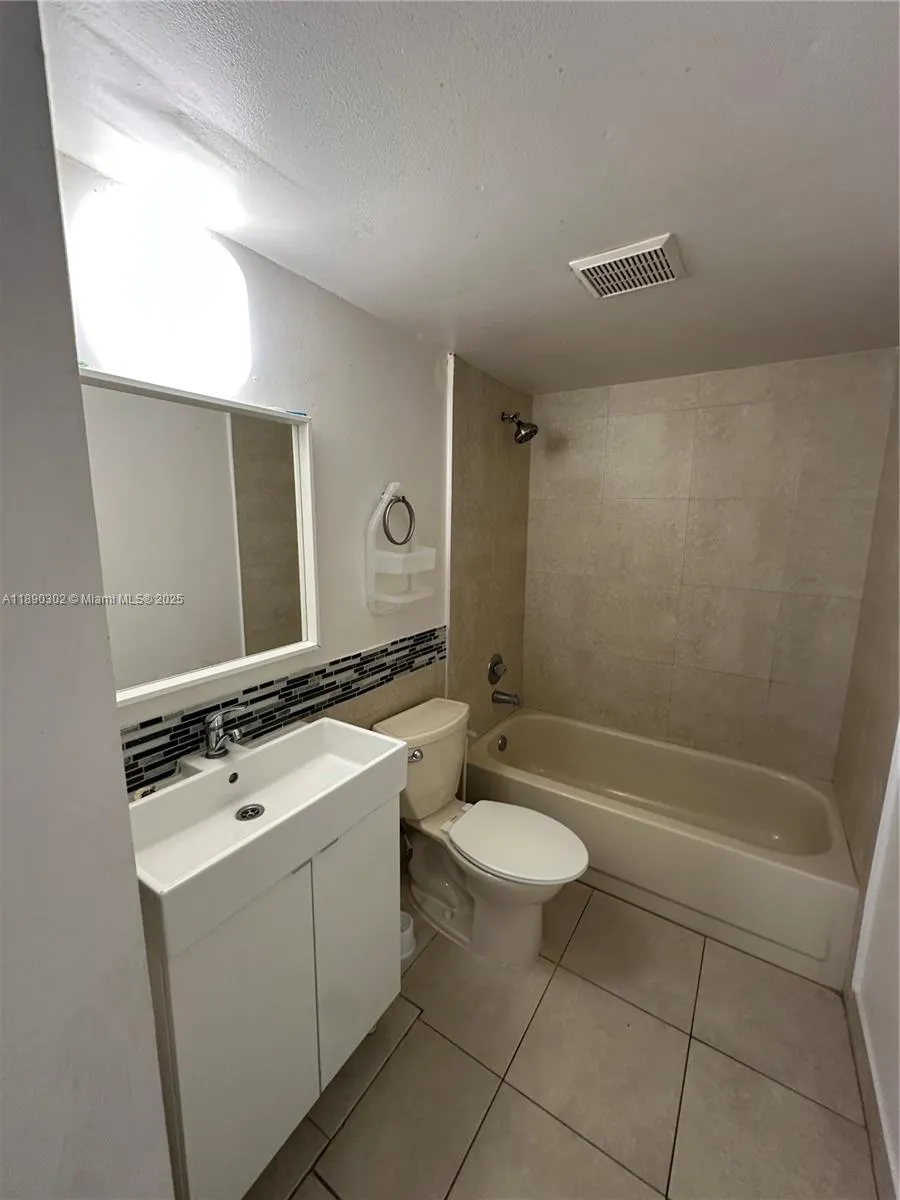 805 Meadows Cir, #805