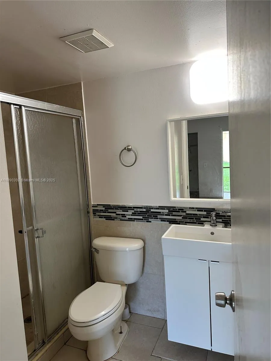 805 Meadows Cir, #805