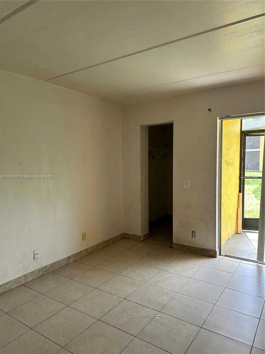 805 Meadows Cir, #805