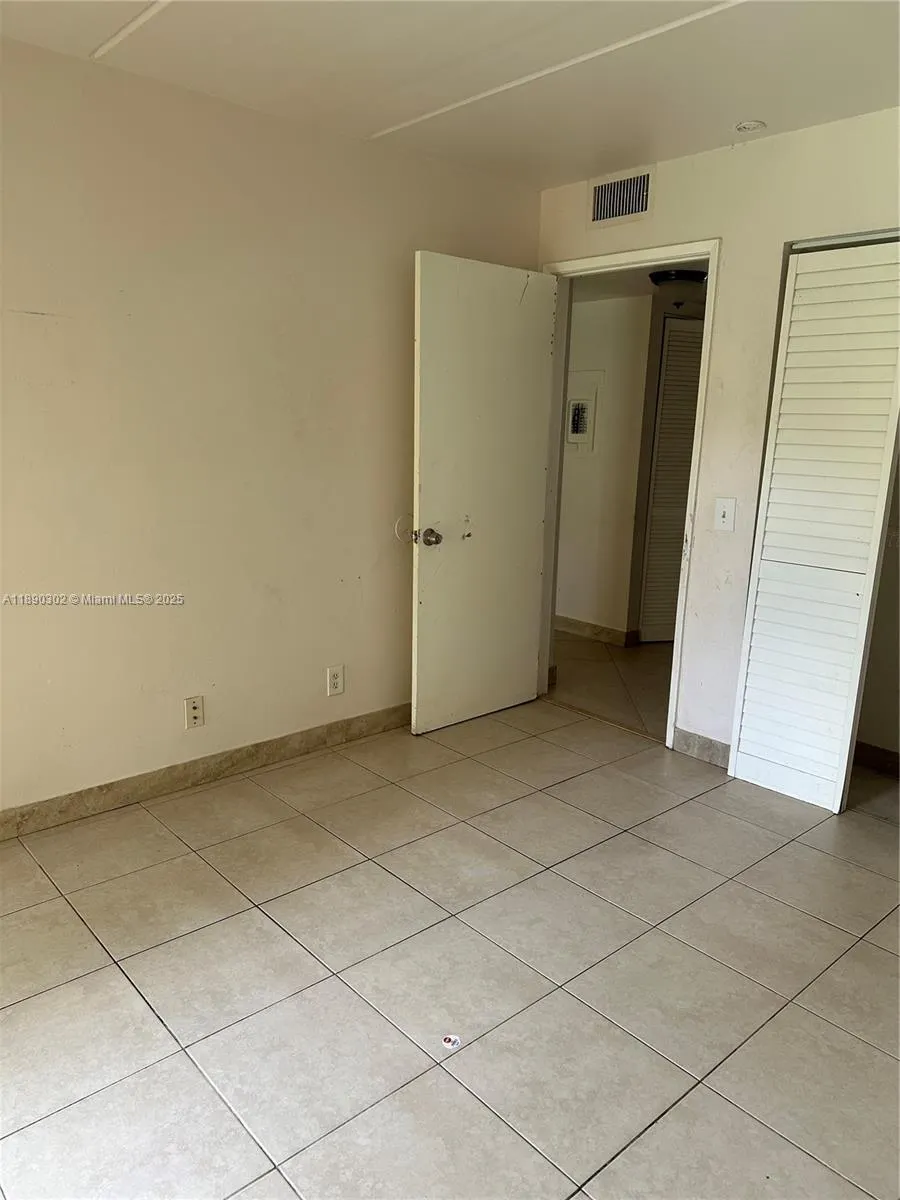 805 Meadows Cir, #805