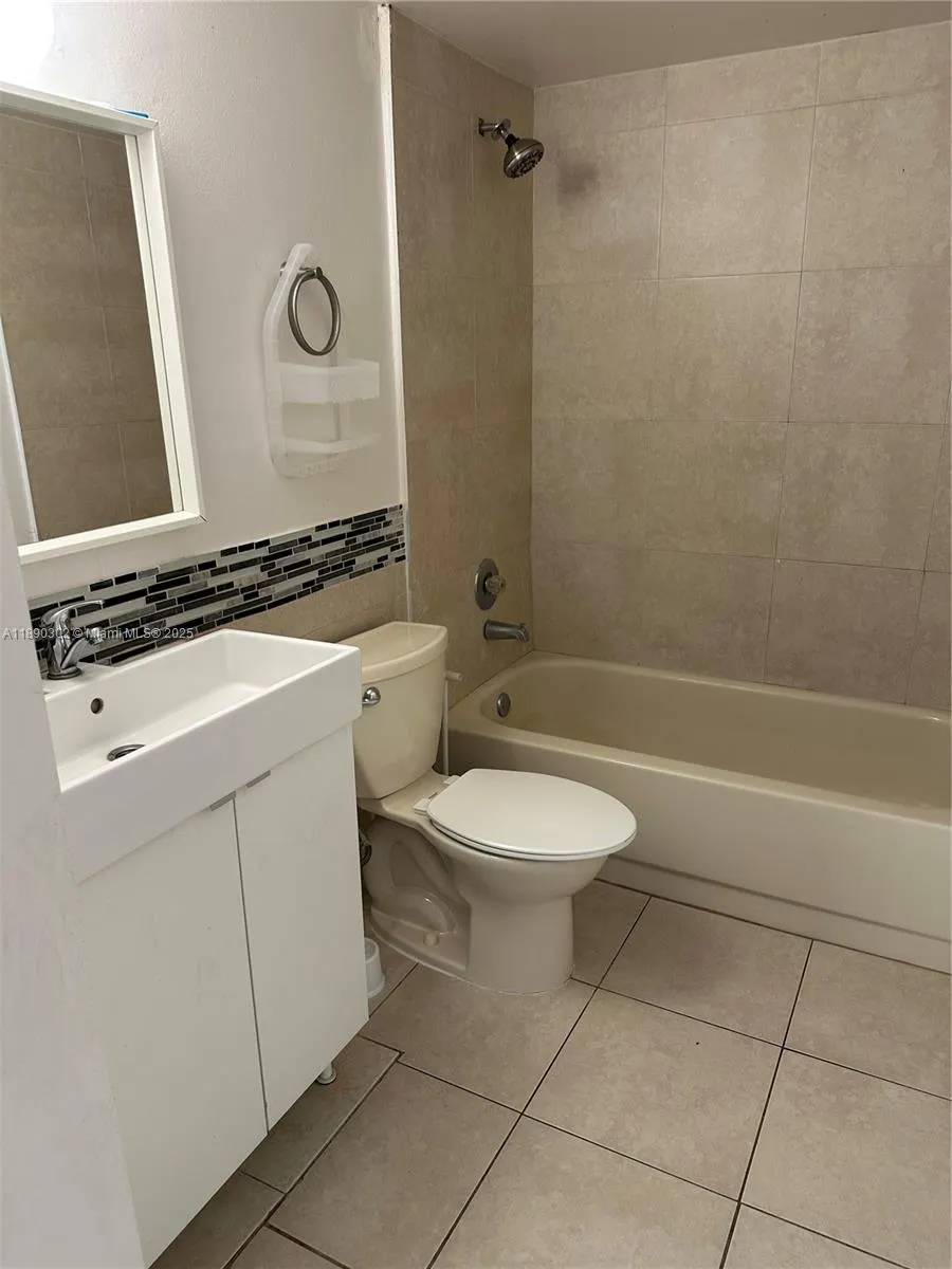 805 Meadows Cir, #805