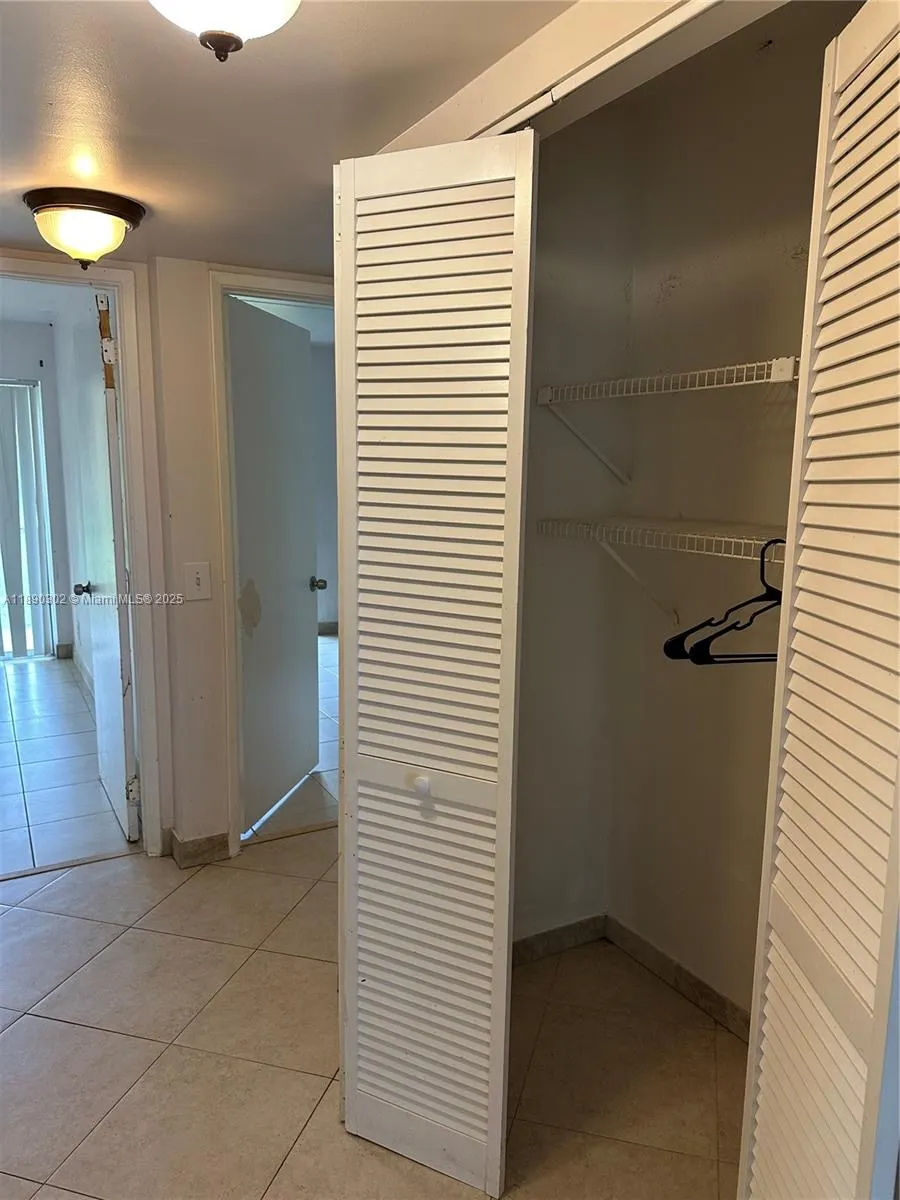 805 Meadows Cir, #805