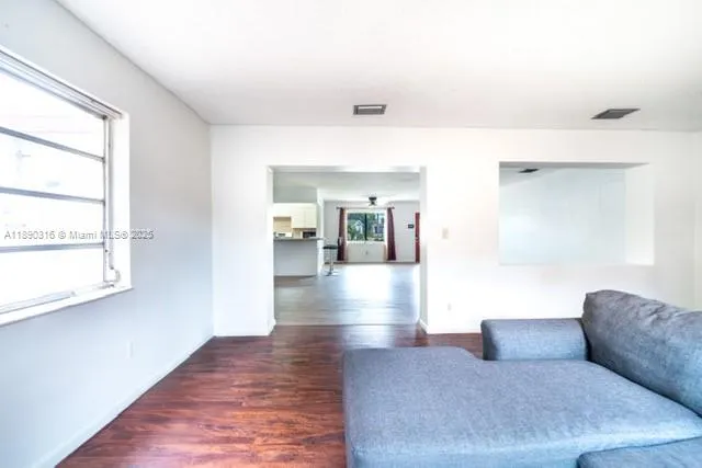 1220 NW 190th St