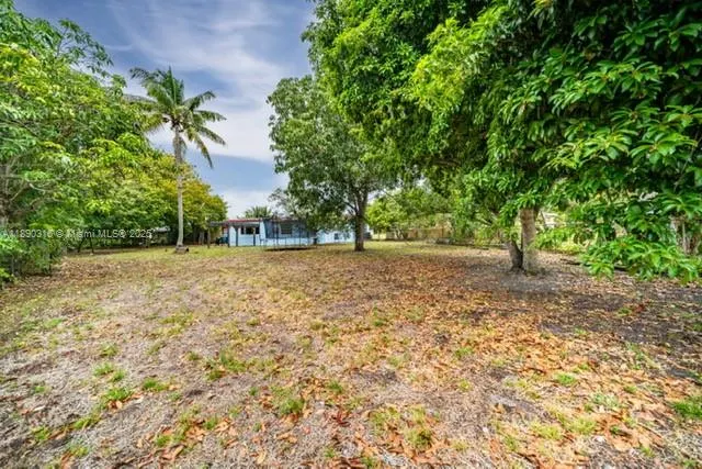 1220 NW 190th St