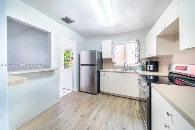 1220 NW 190th St