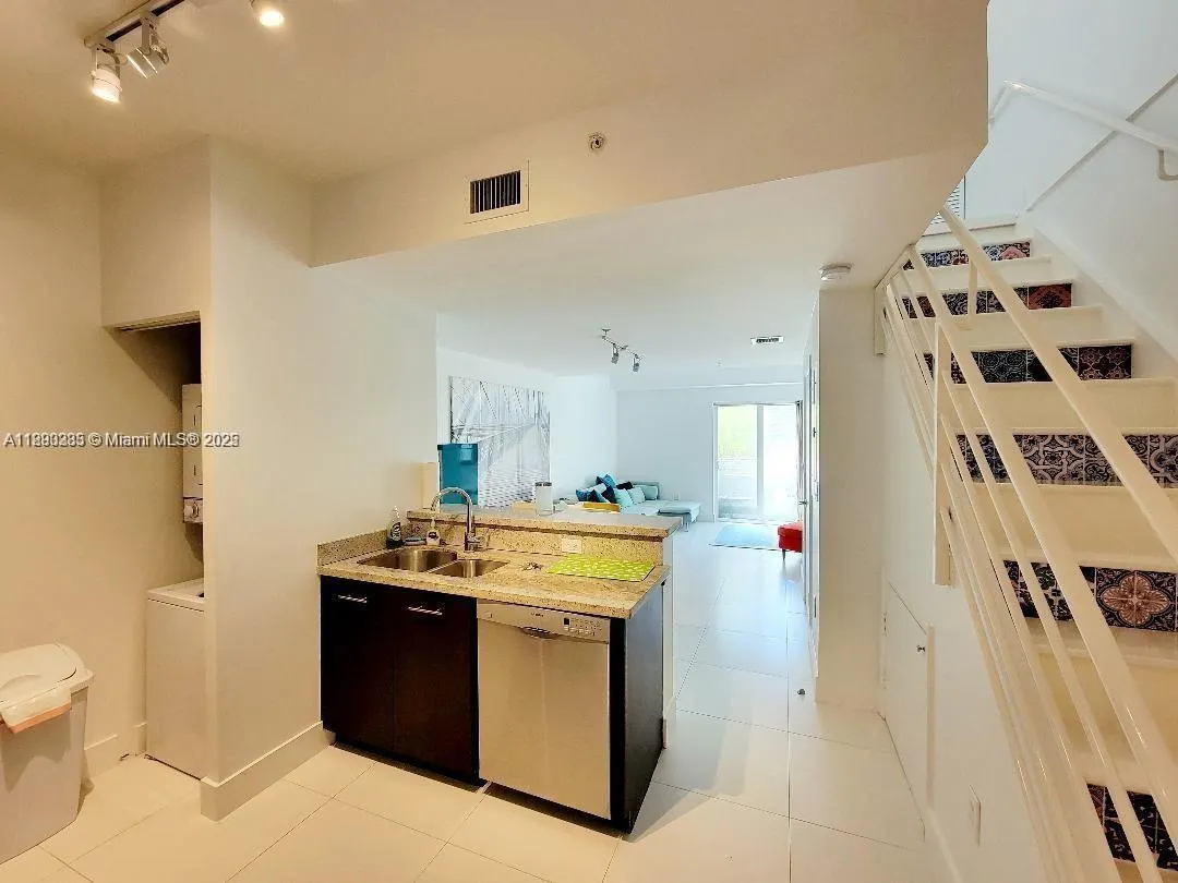 945 Jefferson Ave, #103