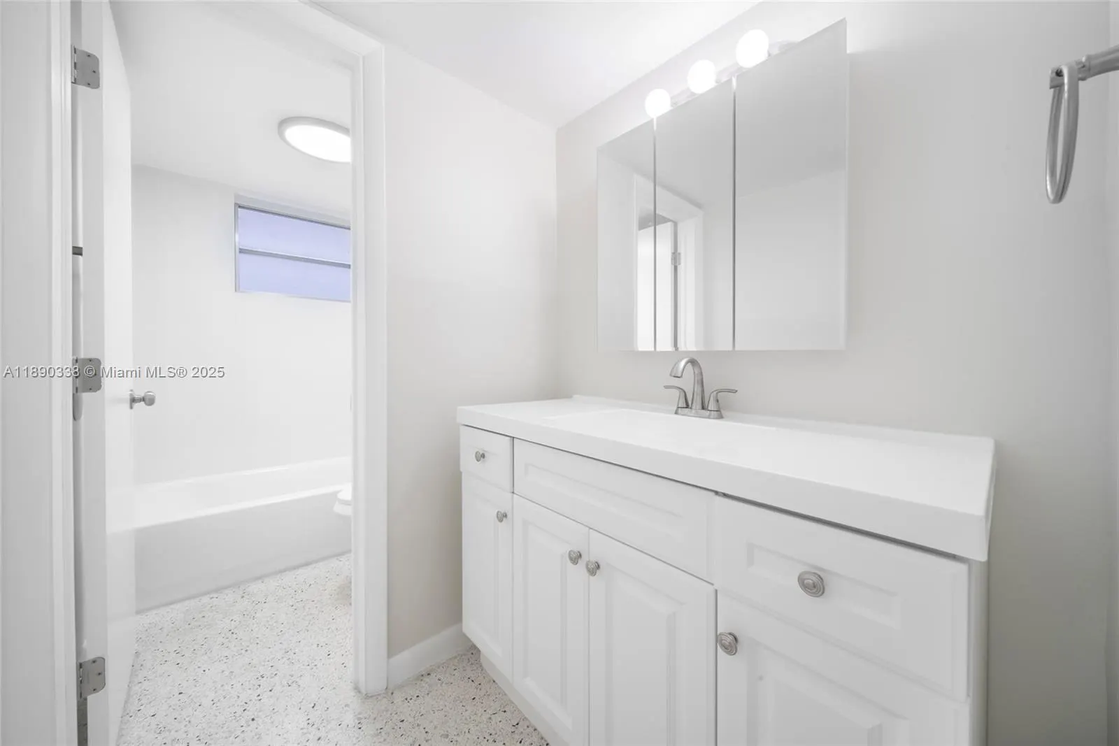 40 W 4th St, #2