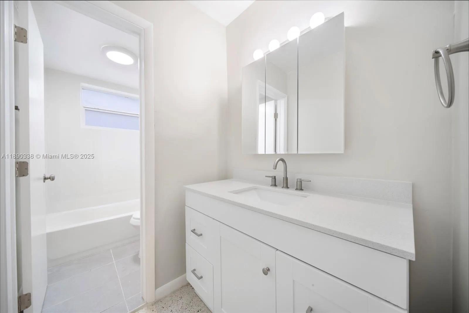 40 W 4th St, #2