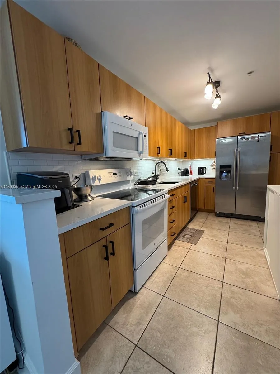 7501 E Treasure Dr, #7L