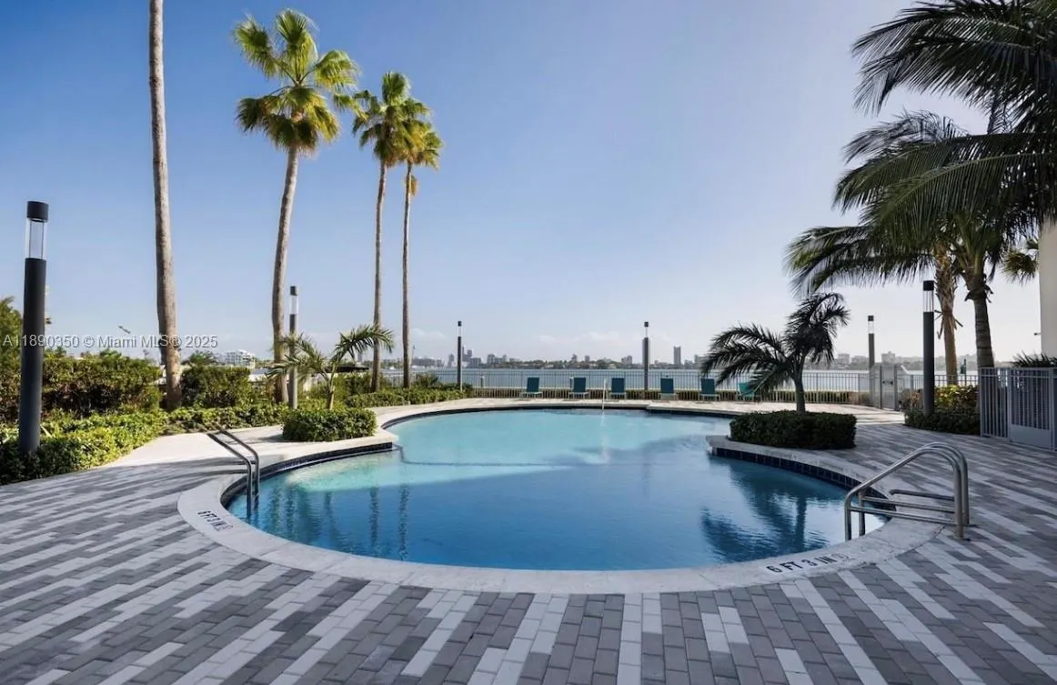 7501 E Treasure Dr, #7L