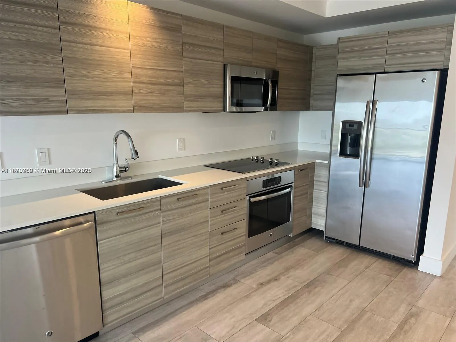121 NE 34th St, #1610