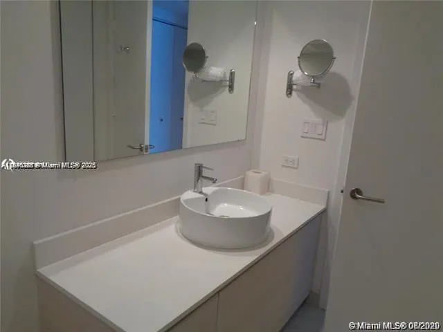 2600 E Hallandale Beach Blvd, #T301