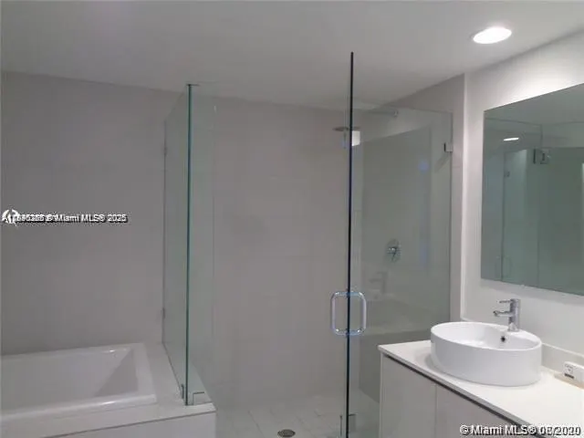 2600 E Hallandale Beach Blvd, #T301
