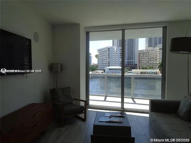 2600 E Hallandale Beach Blvd, #T301