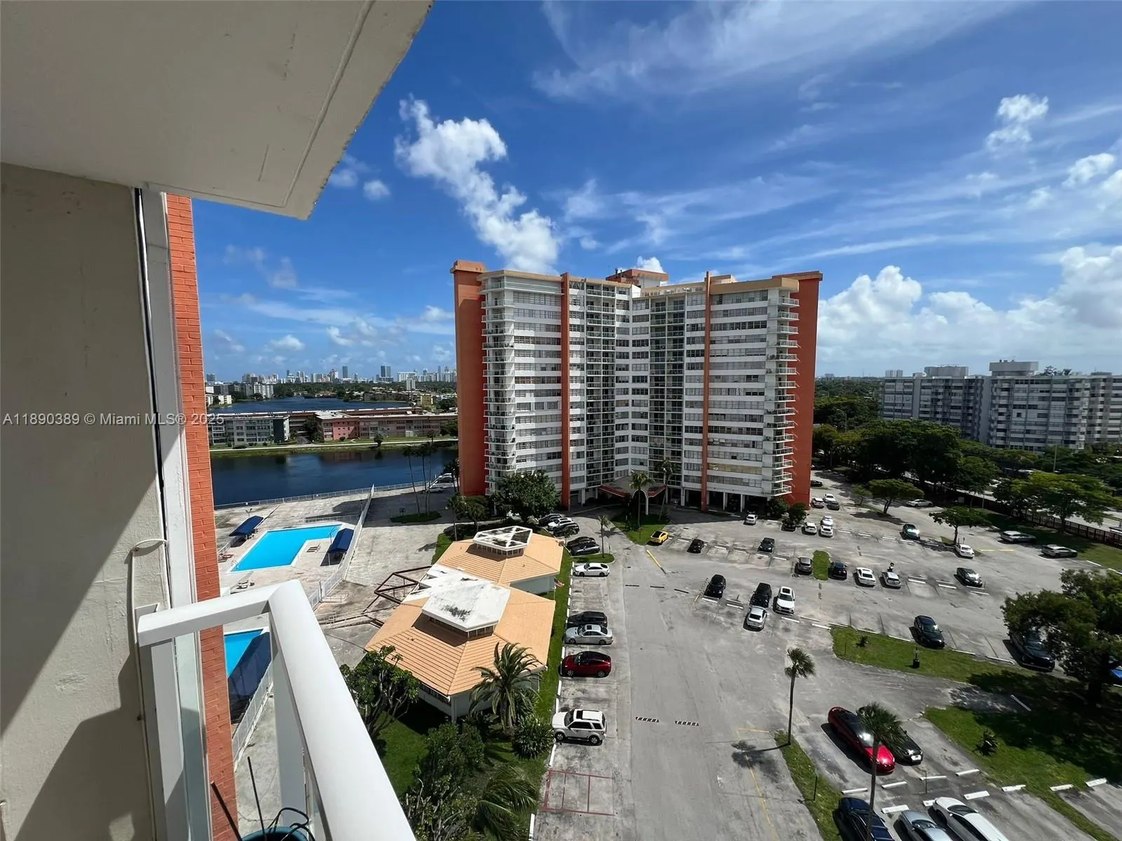 1301 NE Miami Gardens Dr, #1013W