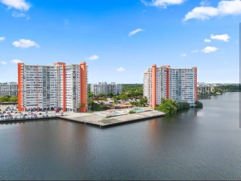 1301 NE Miami Gardens Dr, #1013W