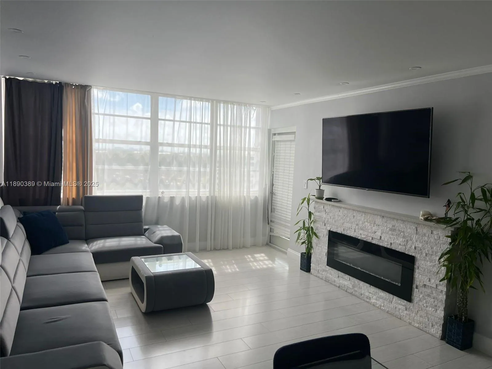 1301 NE Miami Gardens Dr, #1013W