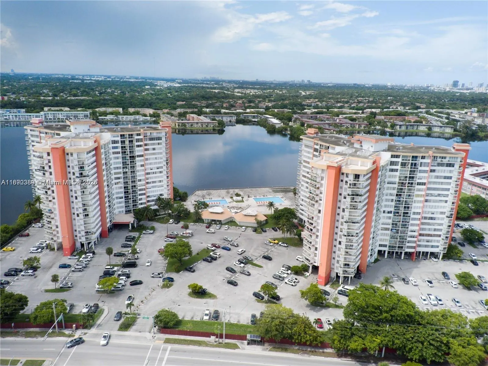 1301 NE Miami Gardens Dr, #1013W