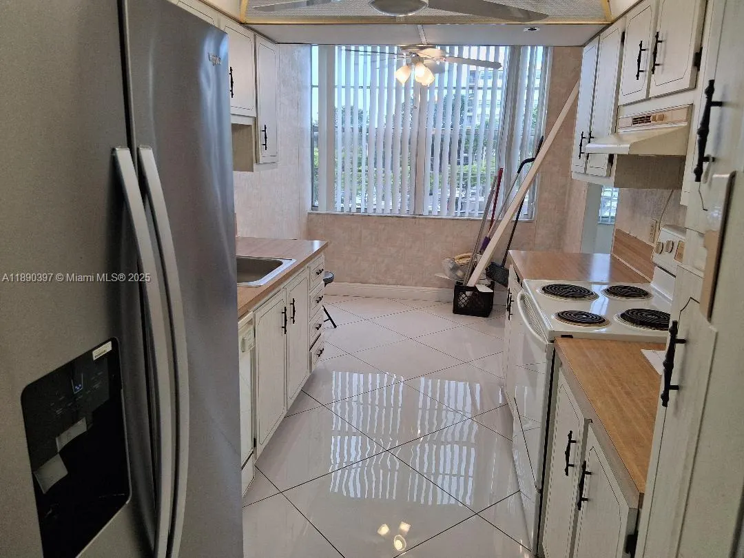 1300 St Charles Pl, #319