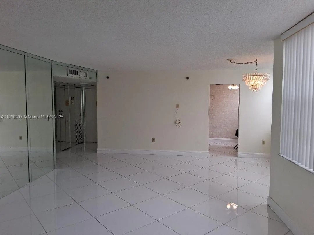 1300 St Charles Pl, #319