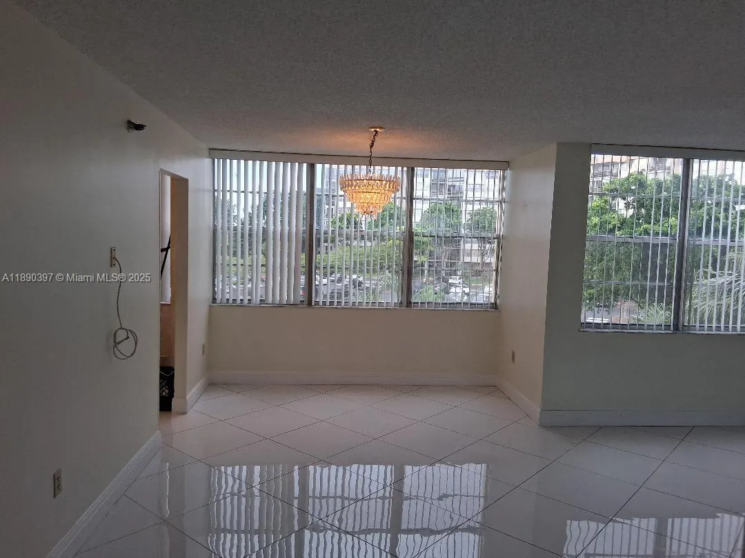 1300 St Charles Pl, #319