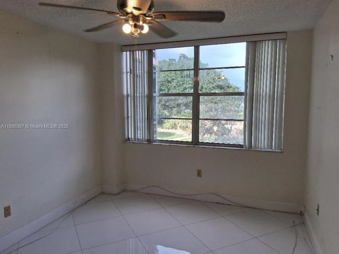 1300 St Charles Pl, #319