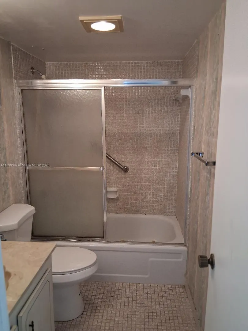 1300 St Charles Pl, #319