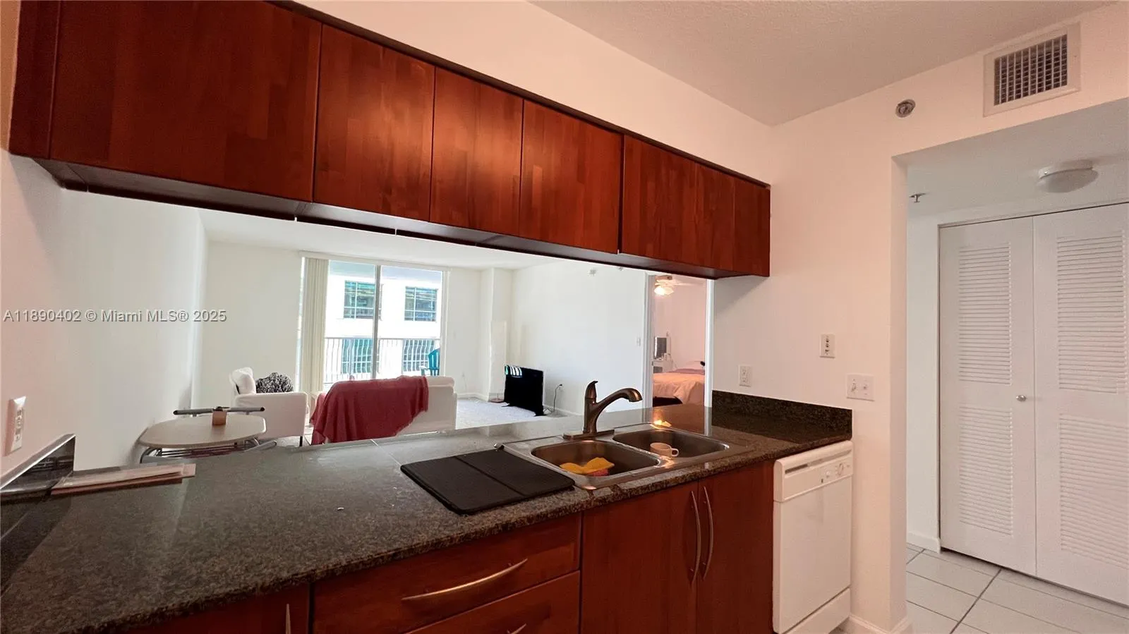 1200 Brickell Bay Dr, #2814