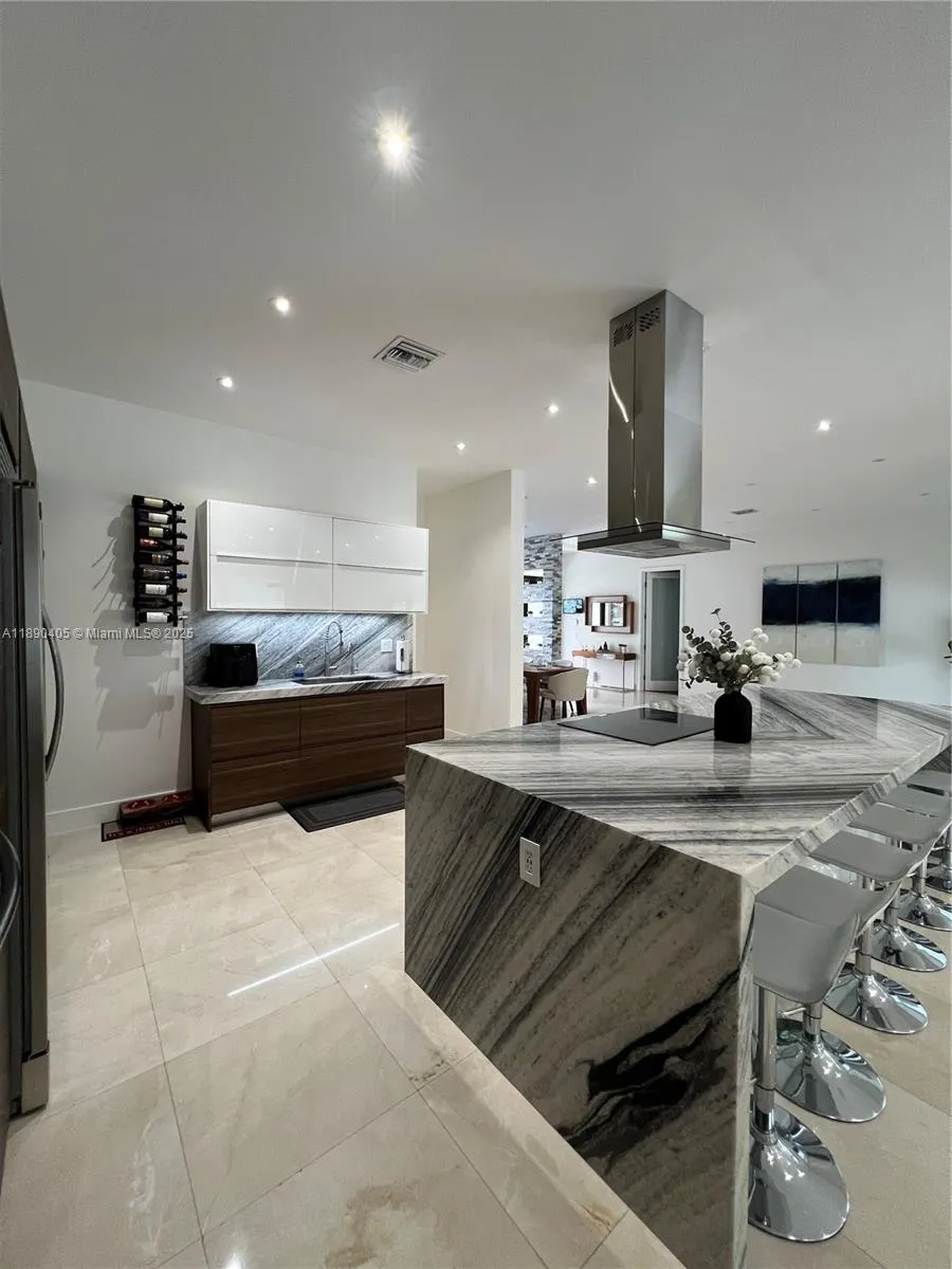 16326 N Mariposa Cir N