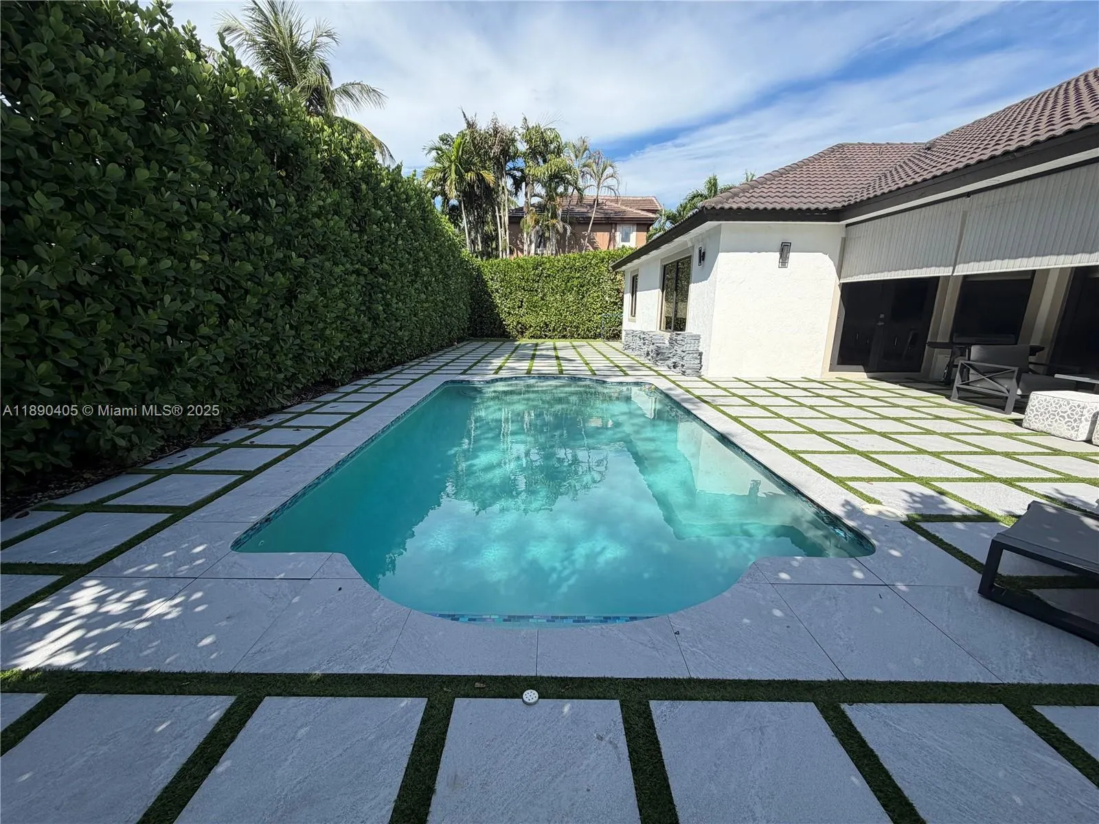16326 N Mariposa Cir N