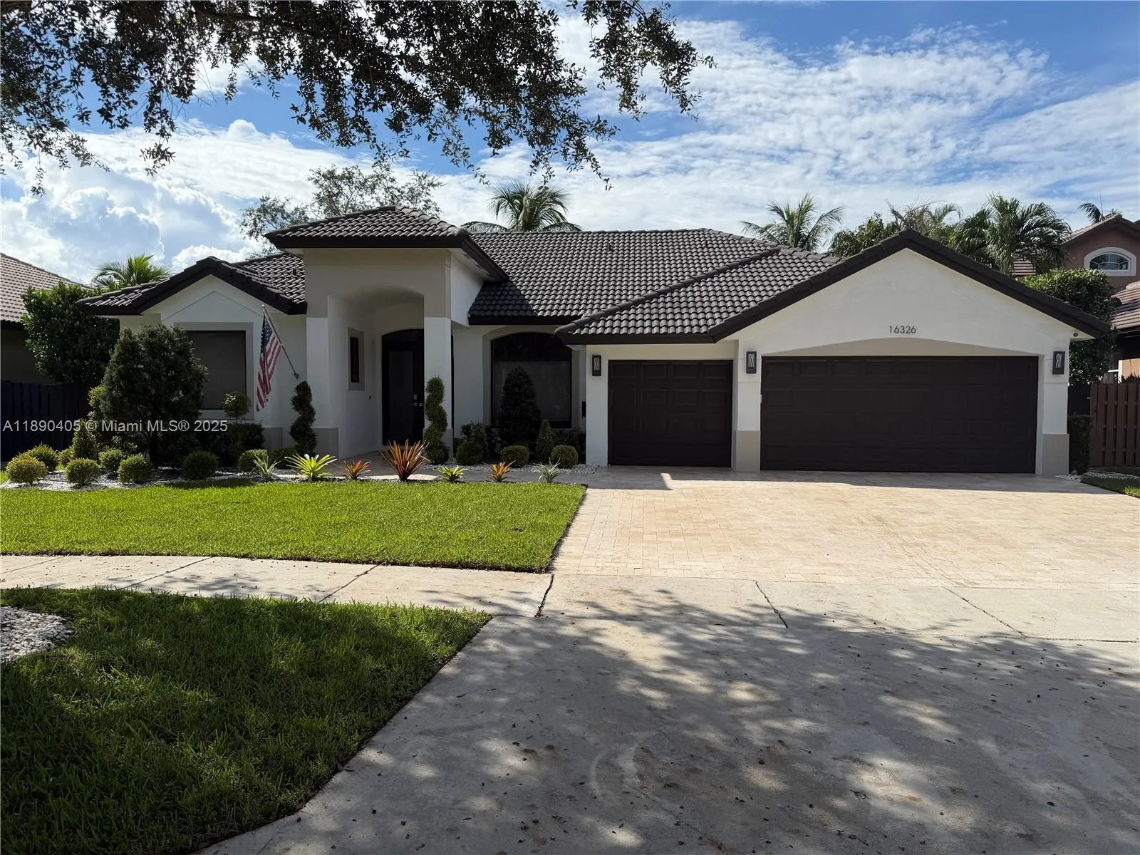 16326 N Mariposa Cir N